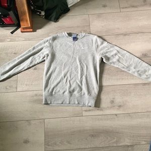 Light grey Nike crewneck
